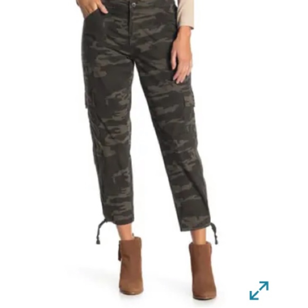 Sanctuary Olive Green Camo Cropped Cargo Pants